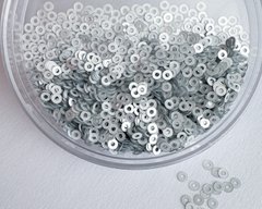 Паєтки Італія, колір - срібло атласний (916W), пласкі 2 мм, 2.5 г