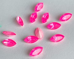 Маркиз (Navette) Австрия, 4228, цвет - Electric Pink Ignite, 10*5 мм