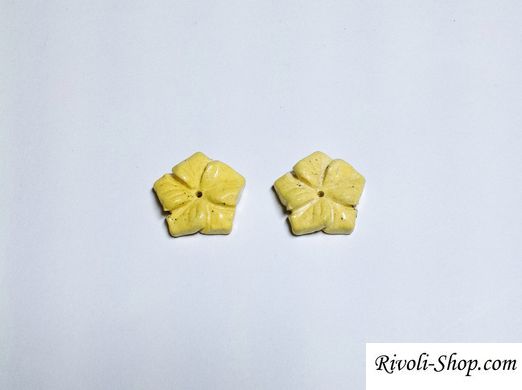 Желтый цветок из камня (имитация жада) 15*15 мм
