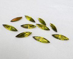 Маркіз (Navette) Чехія, колір - Olivine, 15x4 мм