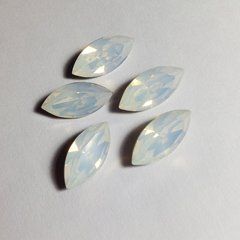 Маркиз (Navette) Австрия 4228, цвет White Opal, 15*7 мм