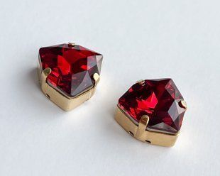 Треугольник (Fancy Stone) Swarovski 4706, цвет Scarlet, 17 мм
