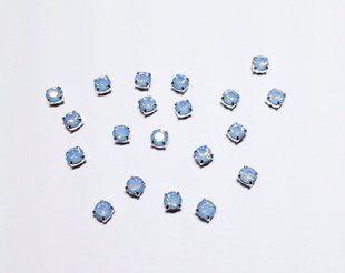Страз в цапі Preciosa, ss16 (3,8-4 мм), Lt.Sapphire Opal в сріблі