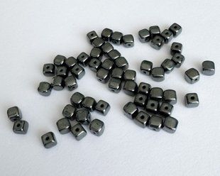 Кубики, Чехия, прессованное стекло, 4 мм, гематитовые (23980-14400), 25 шт