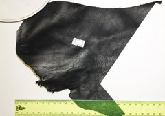 Кожа натуральная черная, толщина 2 мм, почти гладкая, жесткая, 19*16 см