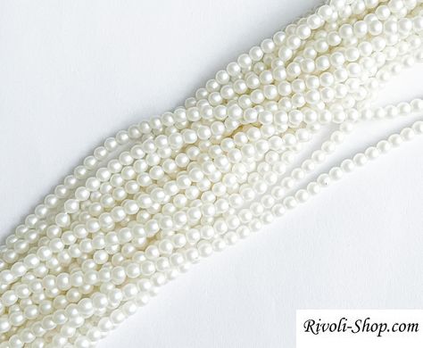 Опт, скляні перлини Preciosa, (70502) білі матові 4 мм, нитка 120 штук