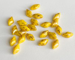Намистина Matubo GemDuo, пресоване скло, 8*5 мм, 2 отвори, жовта із золотими бризками (83120-94401)