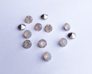 Чатон Swarovski 1088, колір Light Grey Opal, ss39 (8.164-8.412 mm)