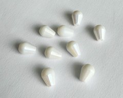 Бусина капля с гранями, Чехия, 6*8 мм, белый с легким напылением (03000-84100-28701), штука