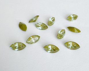 Маркиз (Navette) Swarovski 4228, цвет - Herbal Green Lux, 10*5 мм