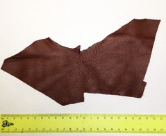 Кожа натуральная коричнево-бордовая мелкозернистая, толщина 1,5 мм, 24 см *11 см